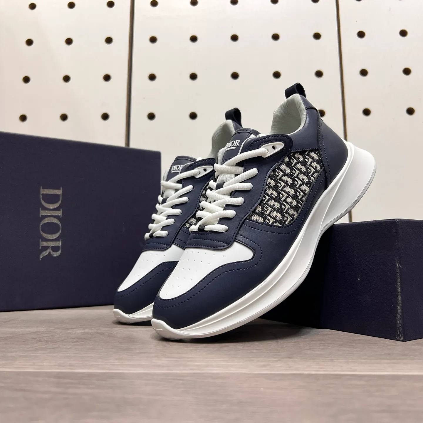 Men's Men's Shoes 💰: 400💰《Dior》The latest and most popular casual shoes, top brand [seduce] luxury~purchase, top~quality. [Strong] The upper is made of imported breathable cowhide with material ➕ breathable sheepskin feet (•) and fine workmanship. Original stylish and stylish soft rubber wear-resistant foreskin outsole, light and comfortable on the foot, size: 38-44, (customized 45, 46), five colors available